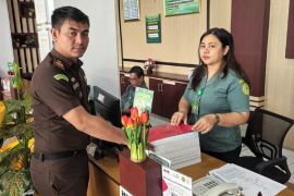 Kejari KKT limpahkan  berkas perkara korupsi DD-ADD Ridool