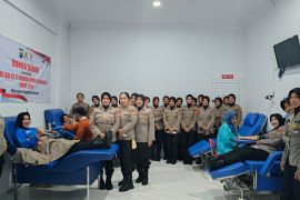 Polwan Polres Madiun gelar donor darah untuk bantu penuhi stok PMI
