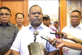 Gubernur Kambu ajak masyarakat ciptakan suasana damai di Kota Sorong