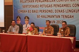 DLH Kalteng tingkatkan kapasitas petugas uji limbah B3 antisipasi risiko pencemaran