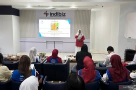 IWAPI Bogor Utara dan Telkom asah public speaking UMKM
