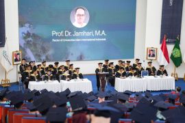 UIII wisuda 164 lulusan dari 18 negara