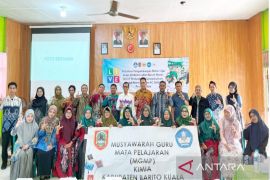 Dosen Pendidikan Kimia ULM latih guru kembangkan E-Modul Kimia berbasis lahan basah