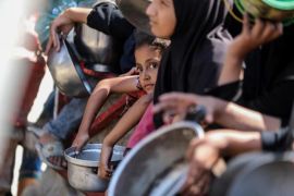 Warga kelaparan bertaruh nyawa di pos distribusi makanan di Gaza