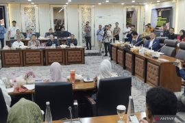 DPR menggeser pembahasan RUU Hak Cipta dari Baleg ke Komisi XIII agar dibahas cepat