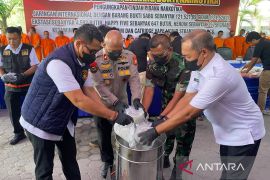 Polda Riau musnahkan berbagai narkotika hasil ungkap jaringan internasional