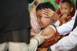 Dokter bantah vaksinasi campak timbulkan kecacatan