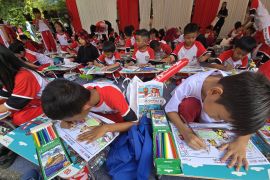 Lomba mewarnai Pertamina Enduro di Makassar, pemenang utama nonton MotoGP