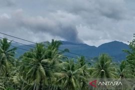 Dukono di Maluku Utara kembali meletus