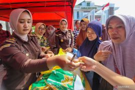 Kejari Situbondo gelar pasar murah untuk bantu kendalikan inflasi