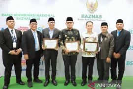 Dukung digitalisasi zakat  Gubernur Kaltim raih Baznas Award
