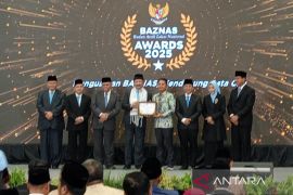 Basnas RI beri penghargaan Wali Kota Banjarmasin terkait gerakan zakat