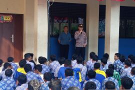 Kapolrestro Depok ke sekolah cegah pelajar ikut demonstrasi buruh