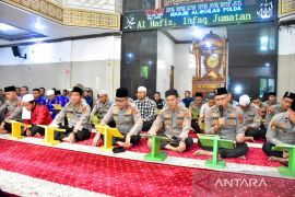 Wakapolda Jambi bersama anggota gelar Khotimil Al Quran