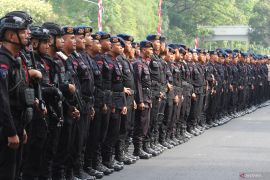 Pengamanan unjuk rasa buruh di Surabaya