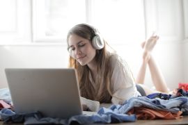 Orang Indonesia lebih suka podcast video dibanding audio