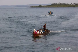 Dengan sepuluh ribu, murid SD Pulau Mubud menyebrangi laut untuk ilmu
