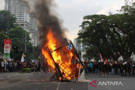 Aksi unjuk rasa ricuh di Medan, Pos Polisi dibakar