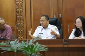 Pemkot Jaksel minta perusahaan tak tahan ijazah pekerja