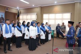 Bupati Bima lantik istri pimpin LKKS, Dorong peran nyata atasi masalah sosial