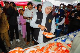 Khofifah dekatkan akses bahan pokok lewat pasar murah di Tulungagung