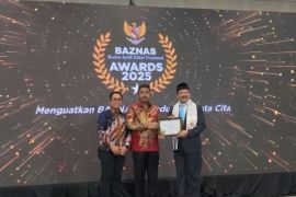 Pemprov Sumbar raih penghargaan Kepala Daerah Pendukung Gerakan Zakat Indonesia pada ajang BAZNAS Awards 2025