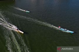 Lomba perahu di Anjungan Teluk Kendari Page 3 Small