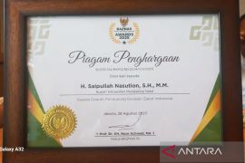 Bupati Saipullah dapat penghargaan dari Baznas