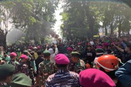 TNI ajak demonstran di Mako Brimob berdialog dan hentikan pelemparan