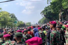 Massa kembali melakukan unjuk rasa di Mako Brimob Kwitang