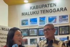 Anggota DPR RI Rieke Diah Pitaloka kunjungi Stand Maluku Tenggara di  Apkasi Expo 2025