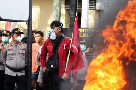Unjuk rasa menuntut reformasi Polri Page 1 Small