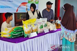 Pemkab Natuna dan Bulog gelar gerakan pangan murah di 4 titik