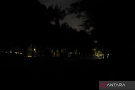 Jalanan Mako Brimob Kwitang Jakpus gelap gulita, bentrokan lanjut hingga Sabtu malam