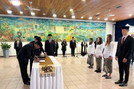 Menteri Hukum ambil sumpah WNI 5 atlet sepakbola