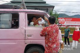 Rutan Kelas Lubuk Sikaping bakti sosial bagikan makanan gratis di momen HUT RI ke-80