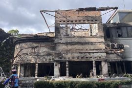 Farhan: Lima bangunan di Bandung rusak berat dibakar pendemo