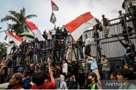 Kesbangpol Kalsel ajak demonstran kedepankan aspirasi daripada anarkis