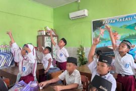 Tim PKM-PM UMS atasi penurunan minat dan keterampilan Aksara Jawa melalui gim Pitakon Semar Tanggap