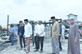 Bupati HSS tinjau lokasi kebakaran bangunan sekolah di Daha Selatan