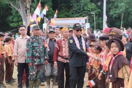 Bupati Tabalong janjikan perbaikan jalan Desa Dambung Raya