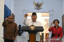 Presiden Prabowo ajak rakyat tenang, jaga keluarga, dan percaya pemerintah