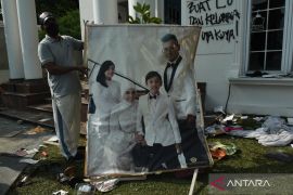 12 tersangka kasus penjarahan rumah Uya Kuya