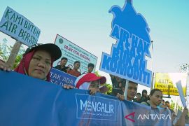 Parade perlindungan laut dan keadilan air Mengalir Fest
