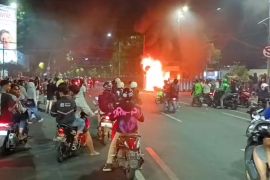 Kerusuhan di Surabaya meluas sasar fasilitas polisi
