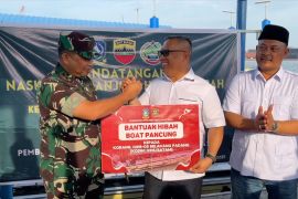 Pemprov Kepri hibahkan perahu pancung ke TNI untuk pengamanan pulau