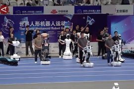 China gelar kompetisi robot humanoid tingkat dunia, diikuti 16 negara
