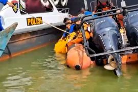 Tim SAR Tanjungpinang evakuasi jasad pekerja kapal jatuh ke laut