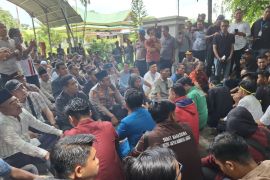 Ratusan mahasiswa Langkat aksi damai sampaikan tuntutan ke DPRD