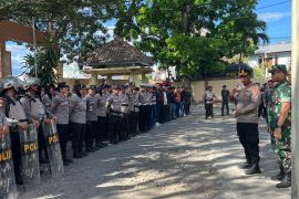 Siswa di Dompu dipulangkan saat unjuk rasa di Kantor DPRD